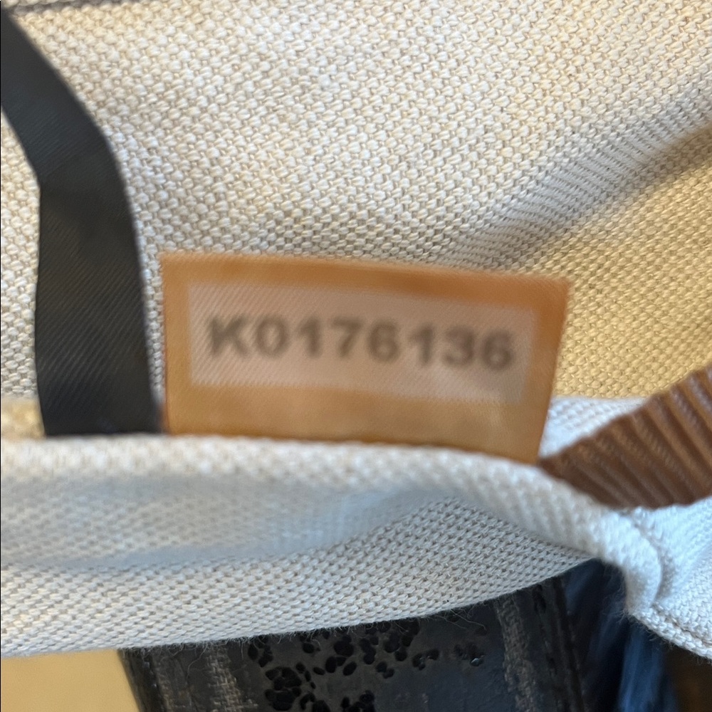 Dooney & Bourke Elegant Brown and Tan woman’s - Picture 12 of 16